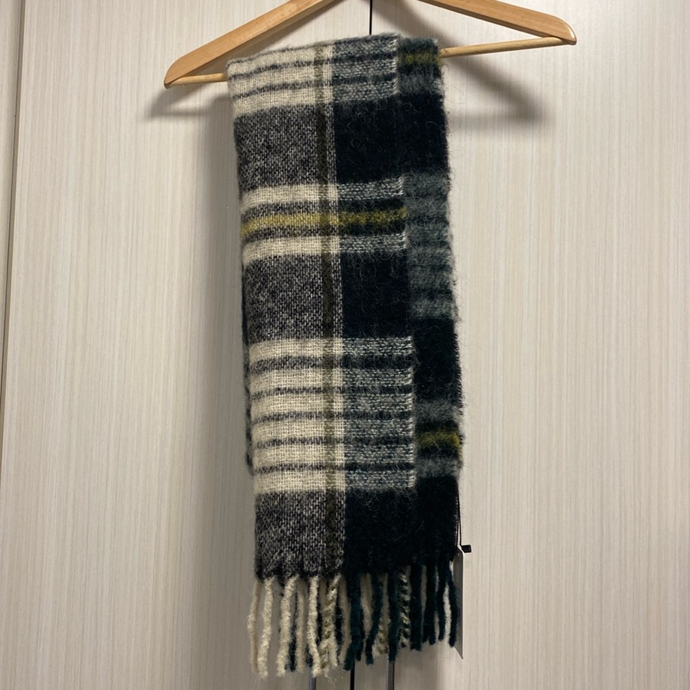 Lovely Saint + Sophia, scarf with fringe. Never worn, with tags.